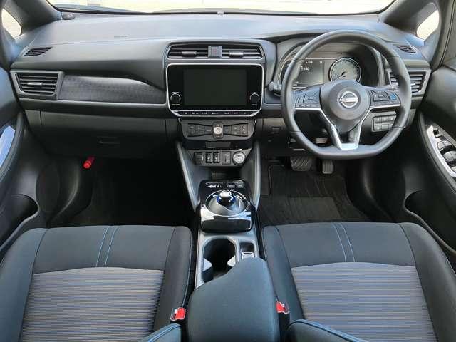 リーフ Ｘ　Ｖセレクション　メーカーナビ　プロパイロット　ドラレコ　レーダークルコン　３６０°カメラ　踏み間違い防止装置　ＬＥＤランプ　セキュリティ　ドライブレコーダー　１オーナー　ＥＴＣ　インテリキー　レーンキープアシスト　サイドエアバッグ　パワーウィンドウ　ＡＢＳ（4枚目）