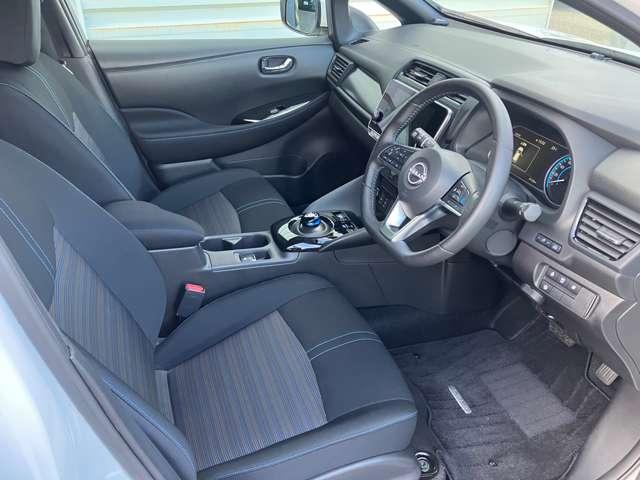 リーフ Ｘ　Ｖセレクション　メーカーナビ　プロパイロット　ドラレコ　レーダークルコン　３６０°カメラ　踏み間違い防止装置　ＬＥＤランプ　セキュリティ　ドライブレコーダー　１オーナー　ＥＴＣ　インテリキー　レーンキープアシスト　サイドエアバッグ　パワーウィンドウ　ＡＢＳ（5枚目）