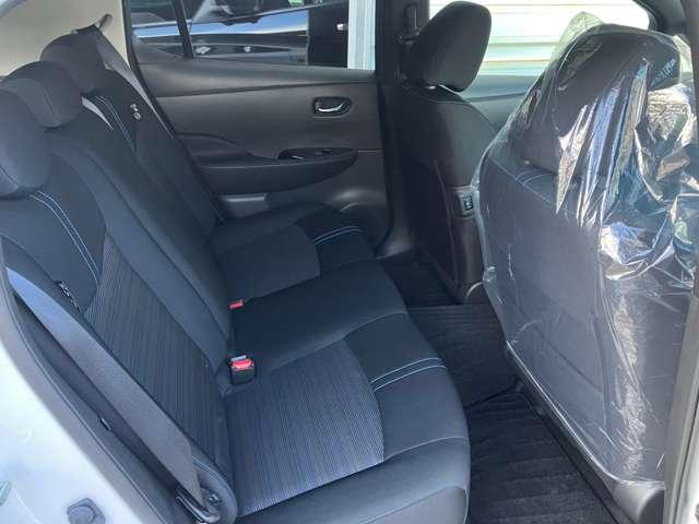 リーフ Ｘ　Ｖセレクション　メーカーナビ　プロパイロット　ドラレコ　レーダークルコン　３６０°カメラ　踏み間違い防止装置　ＬＥＤランプ　セキュリティ　ドライブレコーダー　１オーナー　ＥＴＣ　インテリキー　レーンキープアシスト　サイドエアバッグ　パワーウィンドウ　ＡＢＳ（6枚目）