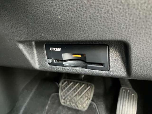 リーフ Ｘ　Ｖセレクション　メーカーナビ　プロパイロット　ドラレコ　レーダークルコン　３６０°カメラ　踏み間違い防止装置　ＬＥＤランプ　セキュリティ　ドライブレコーダー　１オーナー　ＥＴＣ　インテリキー　レーンキープアシスト　サイドエアバッグ　パワーウィンドウ　ＡＢＳ（16枚目）