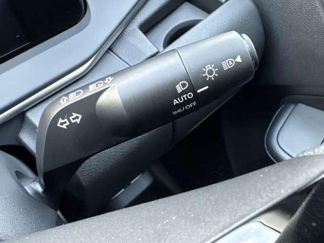 ノート 1.2 X 全周囲カメラ スマートミラー 純正ナビ リアカメラ 衝突被害軽減ブレ-キ 全方位カメラ ETC付 LEDヘッドライト レーンアシスト インテリジェントキー ワンオーナー ドラレコ 整備記録簿 ワンセグTV TVナビ サイドカーテンエアバック(12枚目)