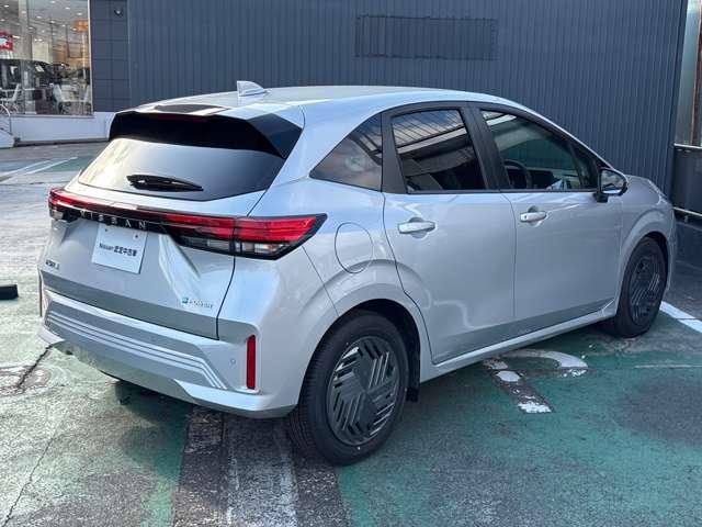 ノート １．２　Ｘ　※雹害車　全周囲カメラ　スマートミラー　リアカメラ　衝突被害軽減ブレ－キ　全方位カメラ　ＬＥＤヘッドライト　レーンアシスト　インテリジェントキー　サイドカーテンエアバック　サイドカメラ　パワーウィンドウ　オートエアコン　キーレス　ＡＢＳ（3枚目）