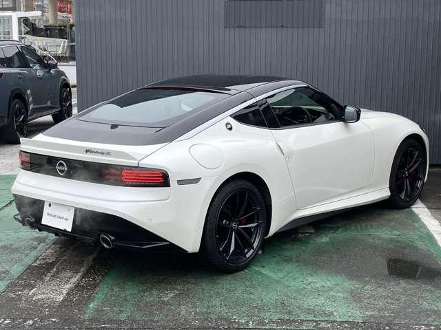 フェアレディＺ ３．０　バージョン　ＳＴ　※雹害車　６ＭＴ　メーカーナビ　衝突軽減システム　レーンキープ　オートクルーズ　Ｂモニタ　ナビ　ワンオーナ　アルミホイール　ＬＥＤヘッドライト　スマートキー　ＥＴＣ　キーレス　オートエアコン　パワーステアリング　メモリーナビ（2枚目）