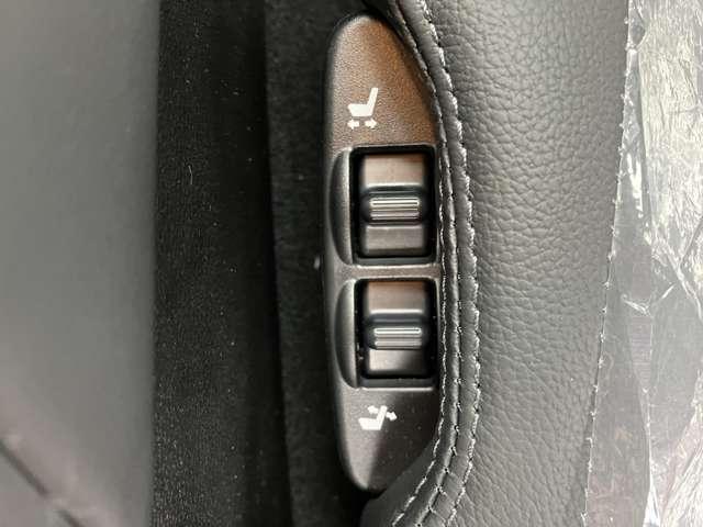 フェアレディＺ ３．０　バージョン　ＳＴ　※雹害車　６ＭＴ　メーカーナビ　衝突軽減システム　レーンキープ　オートクルーズ　Ｂモニタ　ナビ　ワンオーナ　アルミホイール　ＬＥＤヘッドライト　スマートキー　ＥＴＣ　キーレス　オートエアコン　パワーステアリング　メモリーナビ（11枚目）