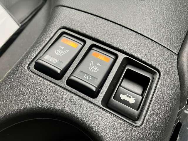 フェアレディＺ ３．０　バージョン　ＳＴ　※雹害車　６ＭＴ　メーカーナビ　衝突軽減システム　レーンキープ　オートクルーズ　Ｂモニタ　ナビ　ワンオーナ　アルミホイール　ＬＥＤヘッドライト　スマートキー　ＥＴＣ　キーレス　オートエアコン　パワーステアリング　メモリーナビ（12枚目）