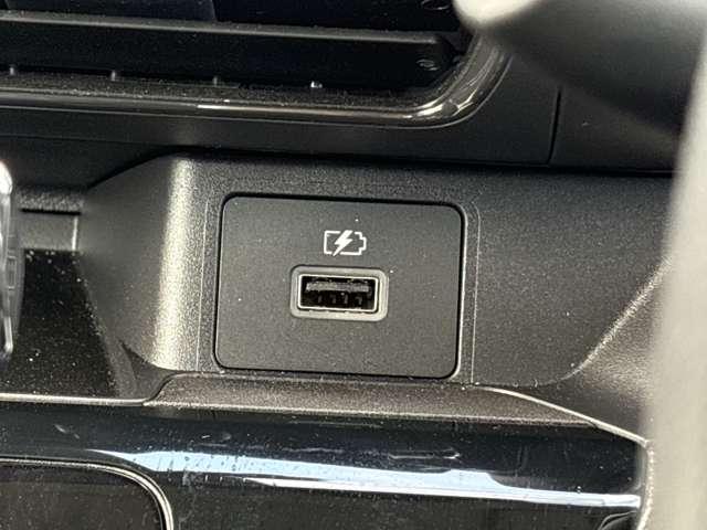 �t�r�a�d���\�P�b�g����������Ă���X�}�[�g�t�H���̏[�d�Ȃǂ��ł���̂ŕ֗��ł��B