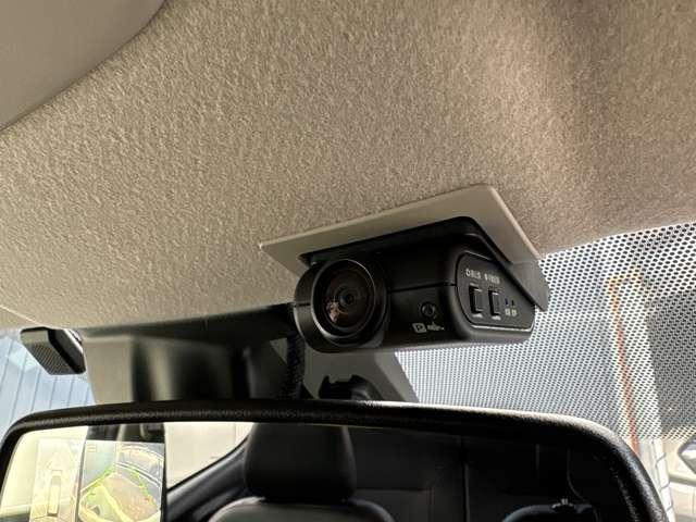 �h���C�u���R�[�_�[�t���őO�������łȂ��Ԏ�����^�悵�Ă���̂ŁA����̂Ƃ��L�^�Ɏc���Ĉ��S�ł��B