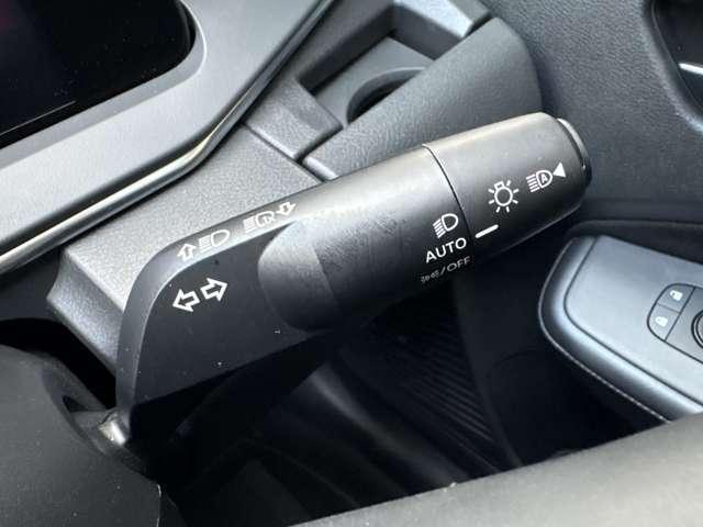 ��s�҂�Ό��Ԃ̃��C�g�A���H���ӂ̖��邳�ɍ��킹�āA�n�C�r�[���ƃ��[�r�[���������Ő؂�ւ��܂��B�؂�ւ��Y��ɂ�邤������n�C�r�[�����Ȃ��Ȃ�܂��I