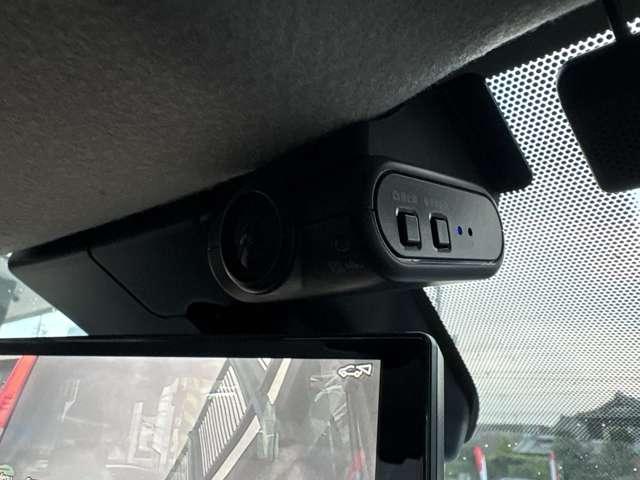 �h���C�u���R�[�_�[�t���őO�������łȂ��Ԏ�����^�悵�Ă���̂ŁA����̂Ƃ��L�^�Ɏc���Ĉ��S�ł��B