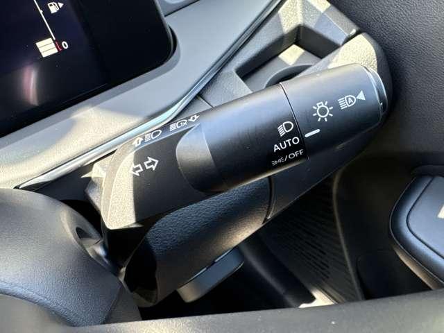 ��s�҂�Ό��Ԃ̃��C�g�A���H���ӂ̖��邳�ɍ��킹�āA�n�C�r�[���ƃ��[�r�[���������Ő؂�ւ��܂��B�؂�ւ��Y��ɂ�邤������n�C�r�[�����Ȃ��Ȃ�܂��I