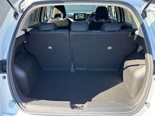 ノート １．２　Ｘ　全周囲カメラ　スマートミラー　純正ナビ　リアカメラ　衝突被害軽減ブレ－キ　クルーズコントロール　全方位カメラ　ＥＴＣ付　ＬＥＤヘッドライト　レーンアシスト　インテリジェントキー　ワンオーナー　ドラレコ　整備記録簿　ワンセグＴＶ　ＴＶナビ（22枚目）