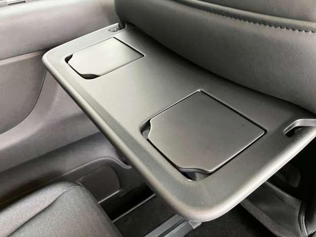 �y��Ȑ�p�e�[�u���z�@�@�e�[�u�����t���Ă���܂��̂ŁA�����ւ̂��o�����̍ۂɂ͑劈��ł��ˁ�