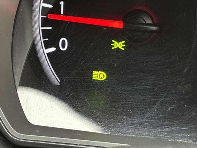 ��s�҂�Ό��Ԃ̃��C�g�A���H���ӂ̖��邳�ɍ��킹�āA�n�C�r�[���ƃ��[�r�[���������Ő؂�ւ��܂��B�؂�ւ��Y��ɂ�邤������n�C�r�[�����Ȃ��Ȃ�܂��I