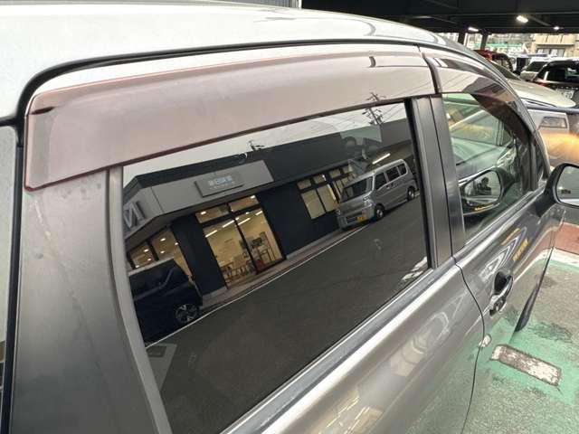 �v���X�`�b�N�o�C�U�[���t������Ă���܂��̂ŁA�J�̓��ł������J���邱�Ƃ��ł��ĂƂĂ��֗��ł��B