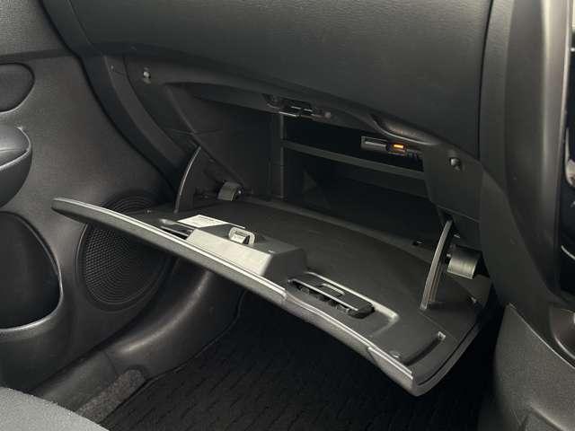 �O���[�u�{�b�N�X�͂Ƃ��Ă��傫���Ďg���₷���ł���I���ɂ����[���[�����Ă���̂ŏ������X�b�L�����܂�܂���I