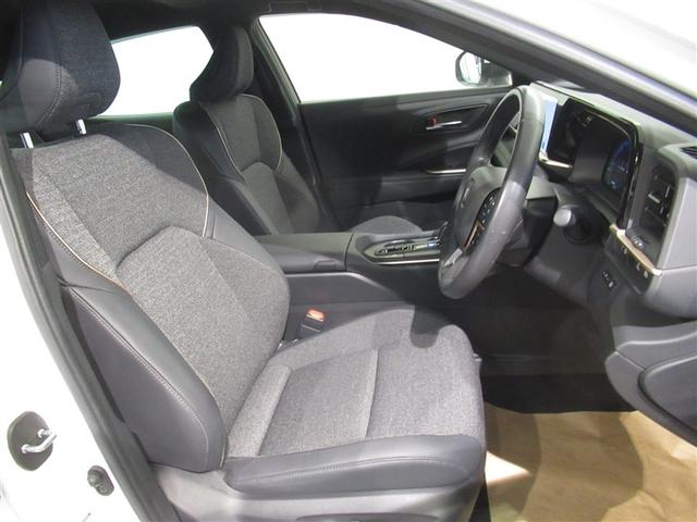 クラウンクロスオーバー Ｇ　衝突被害軽減システム　フルセグ　バックカメラ　ＥＴＣ　ミュージックプレイヤー接続可　電動シート　オートクルーズコントロール　ＬＥＤヘッドランプ　スマートキー　キーレス　４ＷＤ　ハイブリッド（13枚目）