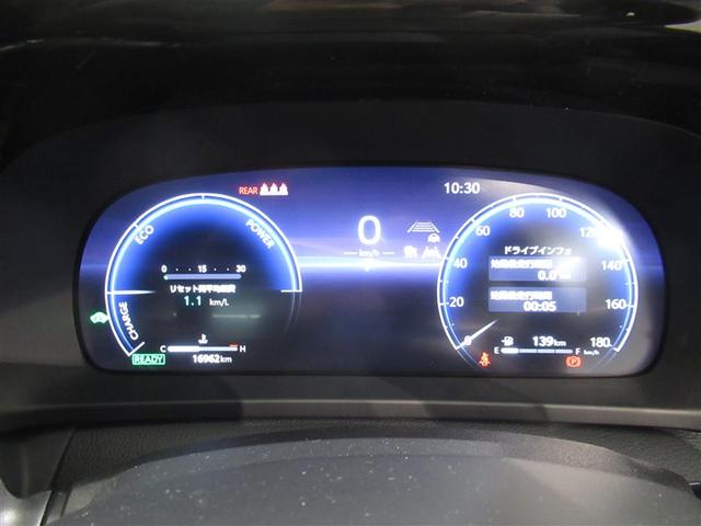 クラウンクロスオーバー Ｇ　衝突被害軽減システム　フルセグ　バックカメラ　ＥＴＣ　ミュージックプレイヤー接続可　電動シート　オートクルーズコントロール　ＬＥＤヘッドランプ　スマートキー　キーレス　４ＷＤ　ハイブリッド（17枚目）
