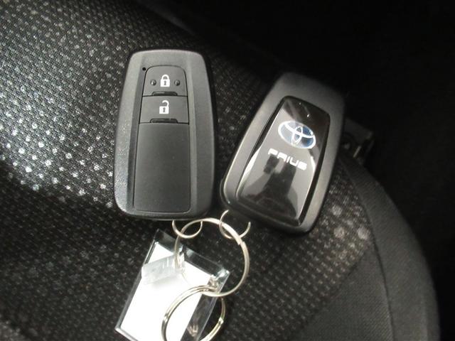 プリウス SセーフティプラスII 衝突被害軽減システム メモリーナビ フルセグ バックカメラ ETC CD ミュージックプレイヤー接続可 DVD再生 オートクルーズコントロール LEDヘッドランプ スマートキー キーレス ハイブリッド(23枚目)