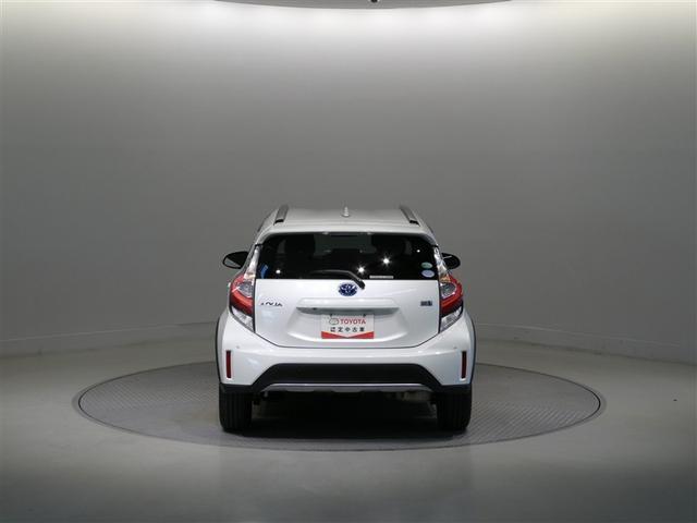 アクア クロスオーバー　グラム　衝突被害軽減システム　メモリーナビ　フルセグ　バックカメラ　ＥＴＣ　ＣＤ　ミュージックプレイヤー接続可　ＤＶＤ再生　スマートキー　キーレス　ハイブリッド　ワンオーナー（5枚目）