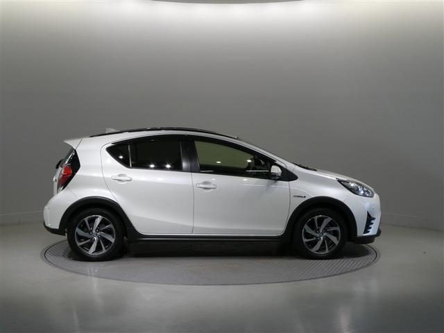 アクア クロスオーバー　グラム　衝突被害軽減システム　メモリーナビ　フルセグ　バックカメラ　ＥＴＣ　ＣＤ　ミュージックプレイヤー接続可　ＤＶＤ再生　スマートキー　キーレス　ハイブリッド　ワンオーナー（7枚目）