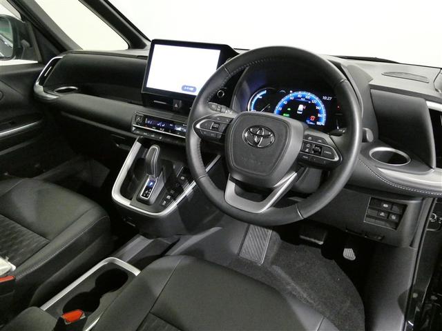 ノア ハイブリッドＳ－Ｚ　衝突被害軽減システム　メモリーナビ　フルセグ　バックカメラ　ＥＴＣ　ＣＤ　ミュージックプレイヤー接続可　ＤＶＤ再生　オートクルーズコントロール　ＬＥＤヘッドランプ　両側電動スライド　乗車定員７人（18枚目）