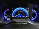 とっても見やすいメーターです。夜間時はラグジュアリーな気分にさせてくれる照明が魅力ですので、夜のドライブも楽しみになりますよ♪