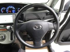 ドライバーに寄り添う快適な操作フィールをもたらすステアリングです。 5