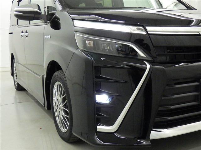 ヴォクシー ＨＶ　ＺＳ　キラメキ　衝突被害軽減システム　メモリーナビ　フルセグ　バックカメラ　ＥＴＣ　ＣＤ　ＤＶＤ再生　後席モニター　オートクルーズコントロール　ＬＥＤヘッドランプ　両側電動スライド　乗車定員７人　３列シート　キーレス（6枚目）