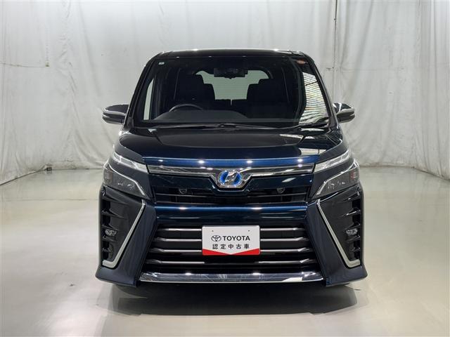 ヴォクシー ハイブリッドZS 煌 衝突被害軽減システム メモリーナビ フルセグ バックカメラ ETC ドラレコ CD DVD再生 オートクルーズコントロール LEDヘッドランプ 両側電動スライド 乗車定員7人 3列シート スマートキー(3枚目)