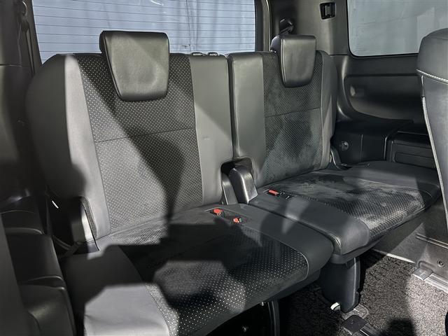 ヴォクシー ハイブリッドＺＳ　煌ＩＩＩ　衝突被害軽減システム　メモリーナビ　フルセグ　バックカメラ　ＥＴＣ　ドラレコ　ＣＤ　ミュージックプレイヤー接続可　ＤＶＤ再生　後席モニター　ＬＥＤヘッドランプ　両側電動スライド　乗車定員７人　キーレス（31枚目）