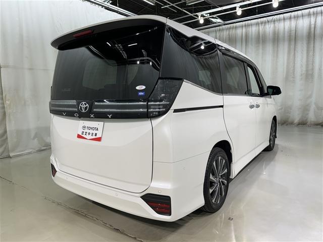 ヴォクシー Ｓ－Ｚ　衝突被害軽減システム　フルセグ　バックカメラ　ＥＴＣ　ドラレコ　ミュージックプレイヤー接続可　オートクルーズコントロール　ＬＥＤヘッドランプ　両側電動スライド　乗車定員７人　３列シート　スマートキー（6枚目）