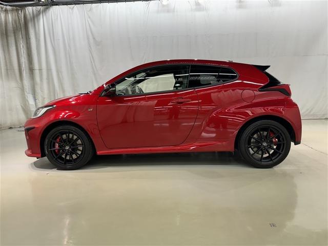 GRヤリス RZ ハイパフォーマンス ファースト エディション 6速マニュアル 衝突被害軽減システム メモリーナビ バックカメラ ETC ドラレコ ミュージックプレイヤー接続可 オートクルーズコントロール LEDヘッドランプ スマートキー キーレス 4WD(4枚目)