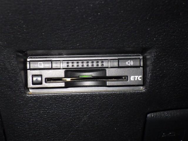 カローラフィールダー ハイブリッドＧ　ダブルバイビー　衝突被害軽減システム　メモリーナビ　フルセグ　バックカメラ　ＥＴＣ　ドラレコ　ＣＤ　ミュージックプレイヤー接続可　ＤＶＤ再生　ＬＥＤヘッドランプ　スマートキー　キーレス　ハイブリッド（16枚目）