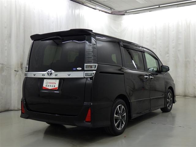 ヴォクシー ＺＳ　煌ＩＩ　衝突被害軽減システム　メモリーナビ　フルセグ　バックカメラ　ＥＴＣ　ドラレコ　ＣＤ　ミュージックプレイヤー接続可　ＬＥＤヘッドランプ　両側電動スライド　乗車定員７人　３列シート　スマートキー　キーレス（6枚目）