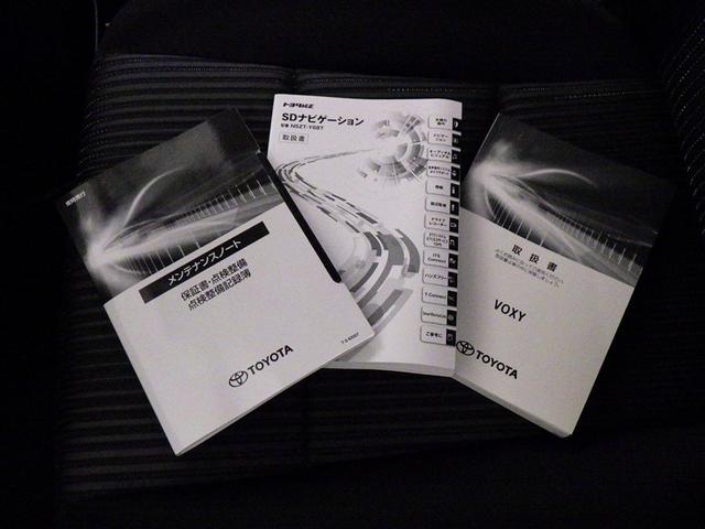 ヴォクシー ＺＳ　煌ＩＩ　衝突被害軽減システム　メモリーナビ　フルセグ　バックカメラ　ＥＴＣ　ドラレコ　ＣＤ　ミュージックプレイヤー接続可　ＬＥＤヘッドランプ　両側電動スライド　乗車定員７人　３列シート　スマートキー　キーレス（33枚目）