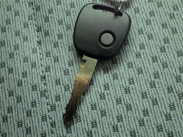 キャリイトラック ＫＣエアコン・パワステ　衝突被害軽減システム　キーレス　４ＷＤ　アイドリングストップ（16枚目）