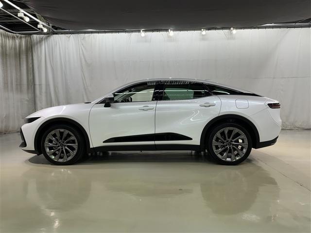 クラウンクロスオーバー Ｇアドバンスド・レザーパッケージ　衝突被害軽減システム　メモリーナビ　フルセグ　バックカメラ　ＥＴＣ　ドラレコ　ミュージックプレイヤー接続可　革シート　電動シート　オートクルーズコントロール　ＬＥＤヘッドランプ　スマートキー　キーレス（4枚目）