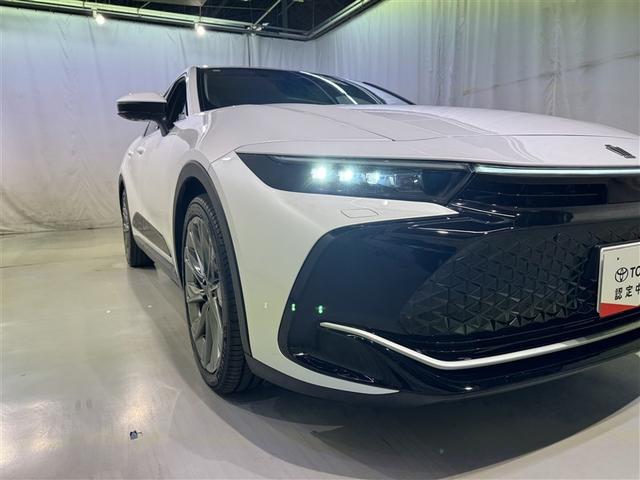 クラウンクロスオーバー Ｇアドバンスド・レザーパッケージ　衝突被害軽減システム　メモリーナビ　フルセグ　バックカメラ　ＥＴＣ　ドラレコ　ミュージックプレイヤー接続可　革シート　電動シート　オートクルーズコントロール　ＬＥＤヘッドランプ　スマートキー　キーレス（7枚目）