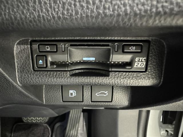 クラウンクロスオーバー Ｇアドバンスド・レザーパッケージ　衝突被害軽減システム　メモリーナビ　フルセグ　バックカメラ　ＥＴＣ　ドラレコ　ミュージックプレイヤー接続可　革シート　電動シート　オートクルーズコントロール　ＬＥＤヘッドランプ　スマートキー　キーレス（16枚目）