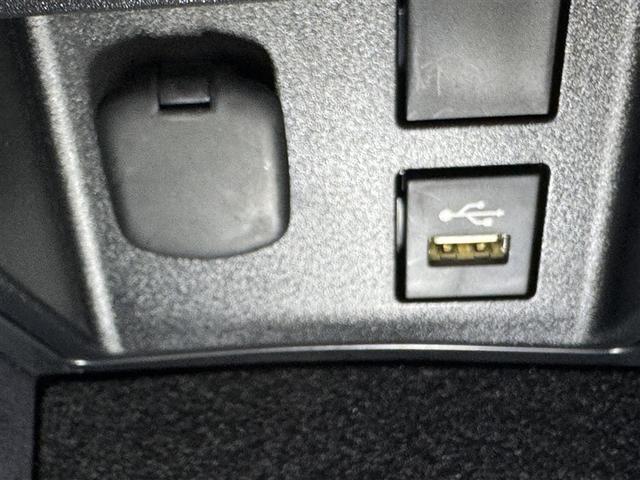 クラウンクロスオーバー Ｇアドバンスド・レザーパッケージ　衝突被害軽減システム　メモリーナビ　フルセグ　バックカメラ　ＥＴＣ　ドラレコ　ミュージックプレイヤー接続可　革シート　電動シート　オートクルーズコントロール　ＬＥＤヘッドランプ　スマートキー　キーレス（21枚目）