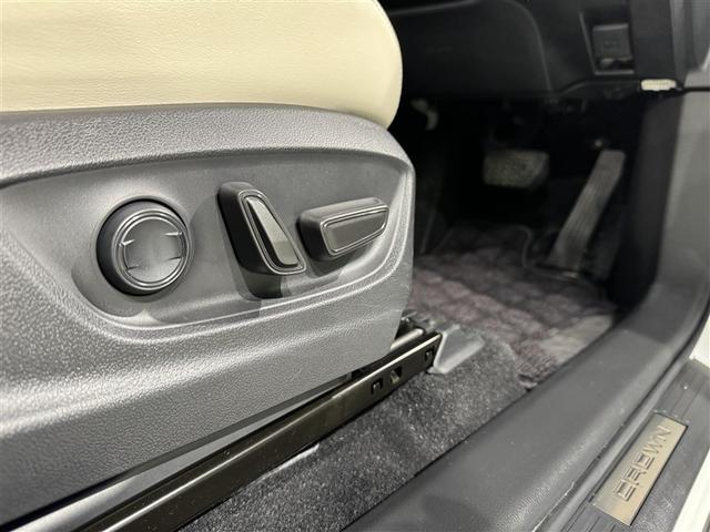 クラウンクロスオーバー Ｇアドバンスド・レザーパッケージ　衝突被害軽減システム　メモリーナビ　フルセグ　バックカメラ　ＥＴＣ　ドラレコ　ミュージックプレイヤー接続可　革シート　電動シート　オートクルーズコントロール　ＬＥＤヘッドランプ　スマートキー　キーレス（30枚目）