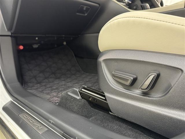 クラウンクロスオーバー Ｇアドバンスド・レザーパッケージ　衝突被害軽減システム　メモリーナビ　フルセグ　バックカメラ　ＥＴＣ　ドラレコ　ミュージックプレイヤー接続可　革シート　電動シート　オートクルーズコントロール　ＬＥＤヘッドランプ　スマートキー　キーレス（32枚目）