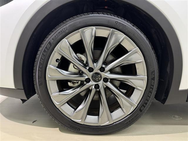 クラウンクロスオーバー Ｇアドバンスド・レザーパッケージ　衝突被害軽減システム　メモリーナビ　フルセグ　バックカメラ　ＥＴＣ　ドラレコ　ミュージックプレイヤー接続可　革シート　電動シート　オートクルーズコントロール　ＬＥＤヘッドランプ　スマートキー　キーレス（38枚目）