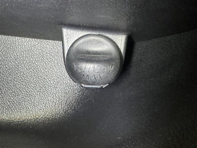 シエンタ ハイブリッドG クエロ 衝突被害軽減システム メモリーナビ フルセグ バックカメラ ETC ドラレコ CD ミュージックプレイヤー接続可 DVD再生 LEDヘッドランプ 両側電動スライド 乗車定員7人 スマートキー キーレス(18枚目)