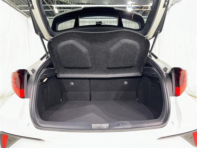 Ｃ－ＨＲ Ｇ　衝突被害軽減システム　メモリーナビ　フルセグ　バックカメラ　ＥＴＣ　ドラレコ　ミュージックプレイヤー接続可　オートクルーズコントロール　ＬＥＤヘッドランプ　スマートキー　キーレス　ハイブリッド（32枚目）