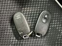 鍵がポケットの中でもドア開閉・エンジンスタートが可能な便利なスマートキーです！