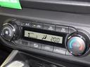 オートエアコン付きなので一度、気温を設定すれば自動的に過ごし易い温度に調整してくれますよ。　車内をいつでも快適空間にしてくれます。