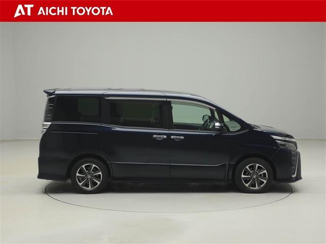 ヴォクシー ＺＳ　煌ＩＩＩ　スマートキ－　ドラレコ付き　オートクルーズ　バックモニタ－　盗難防止システム　アルミホイール　リアエアコン　地デジＴＶ　横滑り防止　ウォークスルー　ＡＢＳ　ＤＶＤ　エアバッグ　１オーナー　ＡＣ　ＡＵＸ（7枚目）