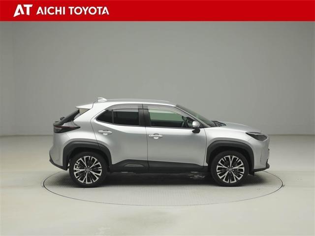 ヤリスクロス ハイブリッドＺ　クルーズＣ　横滑防止装置　リアカメラ　ワンオーナー車　フルセグ地デジ　ＬＥＤライト　メモリーナビゲーション　ナビ＆ＴＶ　盗難防止装置　電動シート　ドライブレコーダー　ＡＷ　キーレス　スマートキー（7枚目）
