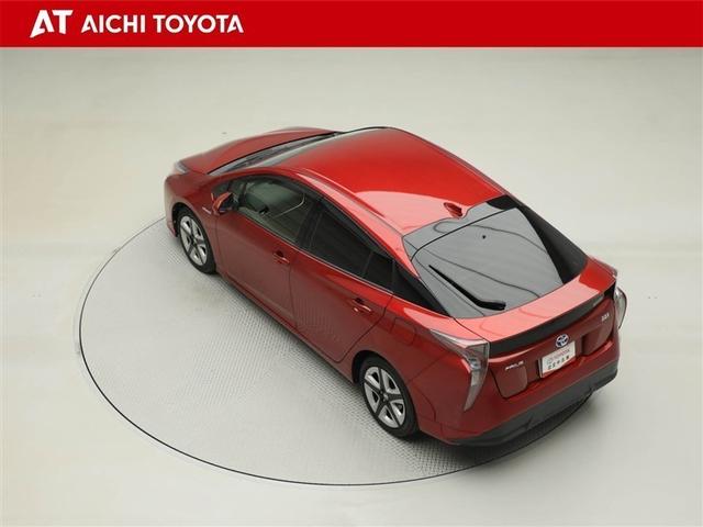 プリウス Ｓツーリングセレクション　レーダーブレーキサポート　フルオートエアコン　デュアルエアバック　バックモニタ－　ＡＷ　イモビ　ＥＳＣ　パワーウインド　スマキ－　ＥＴＣ車載器　サイドエアバック　フルセグ地デジＴＶ　ＤＶＤ再生可能（12枚目）